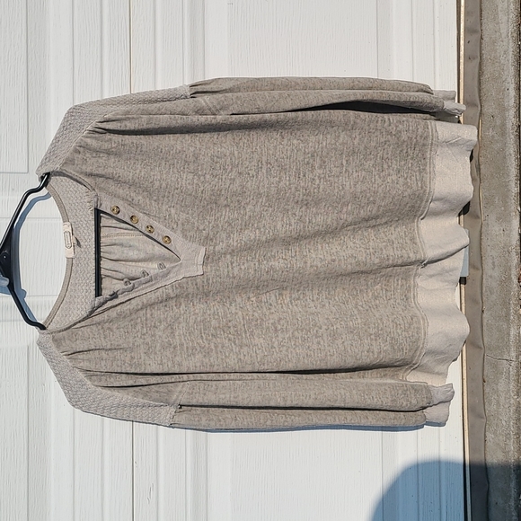 Gimmicks by BKE Blouse - Picture 15 of 16